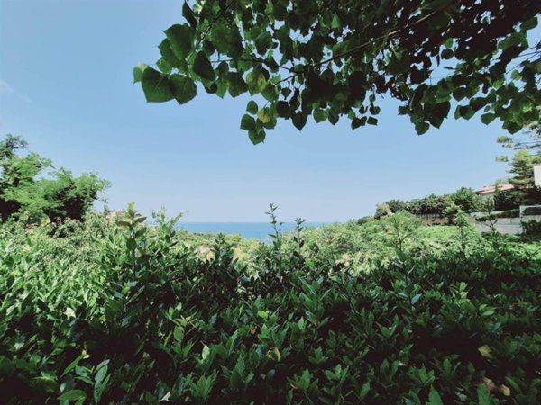 appartamento in vendita ad Ancona in zona Adriatico