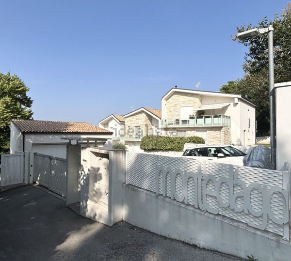 appartamento in vendita ad Ancona in zona Montedago