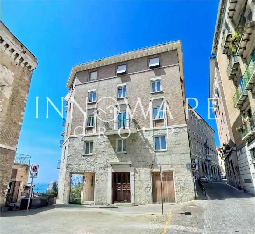 appartamento in vendita ad Ancona in zona Centro Storico