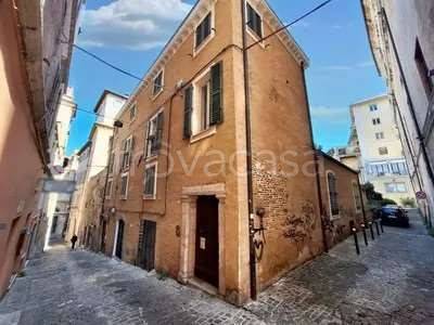 appartamento in vendita ad Ancona in zona Centro Storico