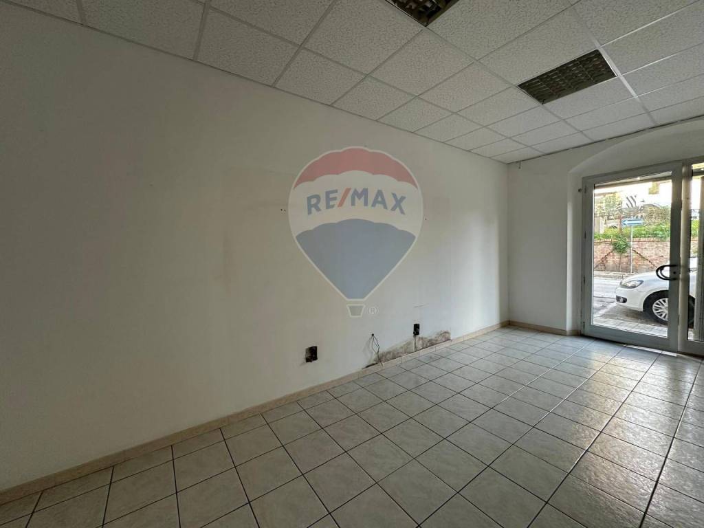 negozio in vendita ad Ancona in zona Piano San Lazzaro