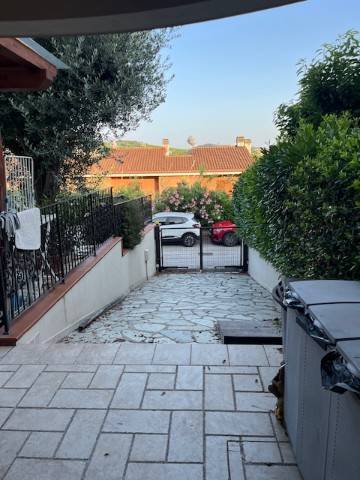 casa indipendente in vendita ad Ancona in zona Piano San Lazzaro