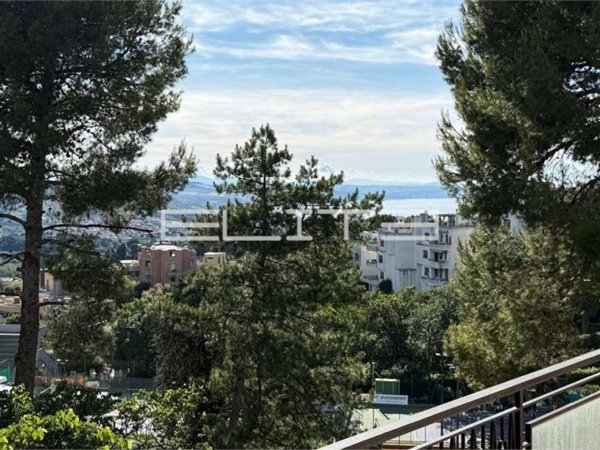 appartamento in vendita ad Ancona in zona Pietra La Croce