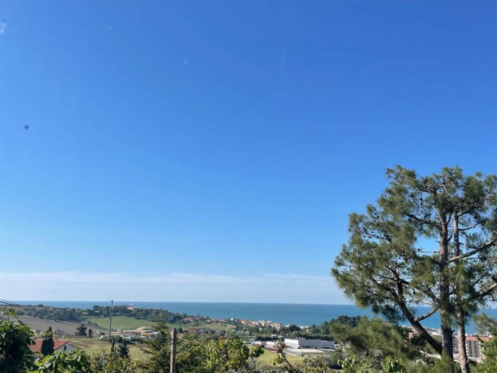 appartamento in vendita ad Ancona in zona Torrette