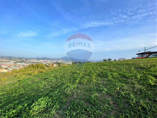 terreno agricolo in vendita ad Ancona in zona Candia