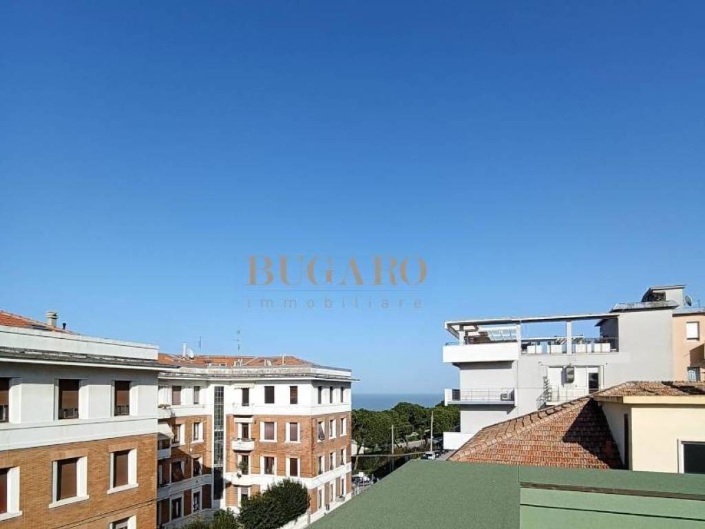 appartamento in vendita ad Ancona in zona Adriatico