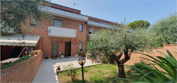 casa indipendente in vendita ad Ancona in zona Piano San Lazzaro