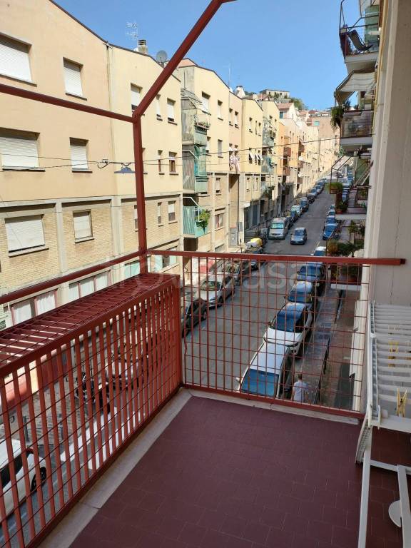 locale commerciale in vendita ad Ancona in zona Piano San Lazzaro