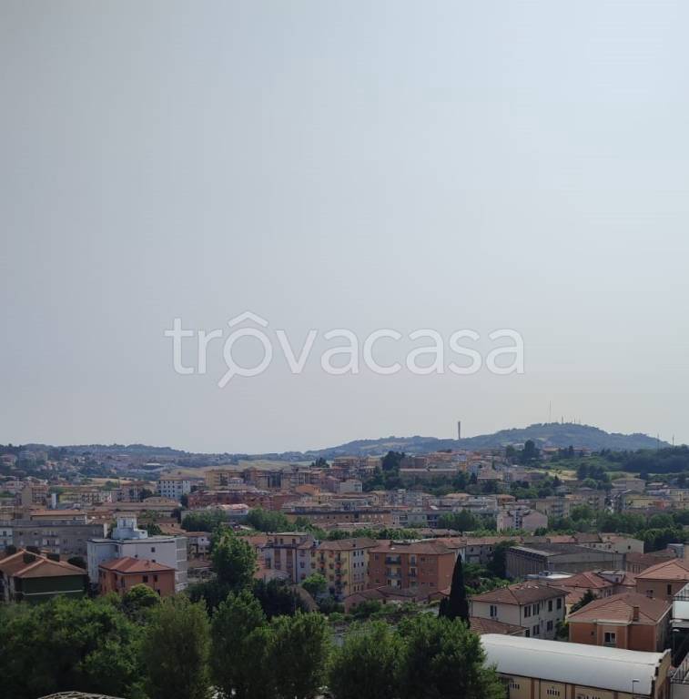 appartamento in vendita ad Ancona in zona Vallemiano