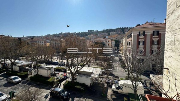 appartamento in vendita ad Ancona in zona Adriatico