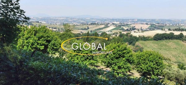 casa indipendente in vendita ad Ancona in zona Paterno