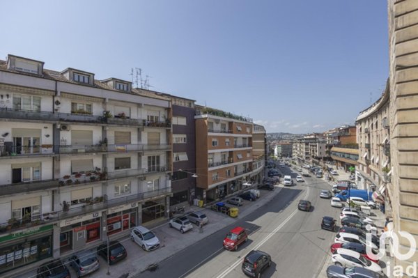 appartamento in vendita ad Ancona in zona Vallemiano