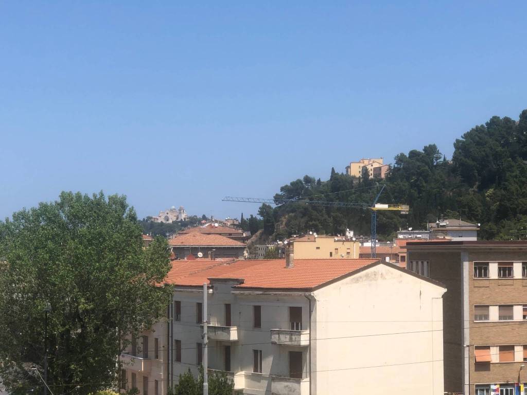 appartamento in vendita ad Ancona in zona Piano San Lazzaro