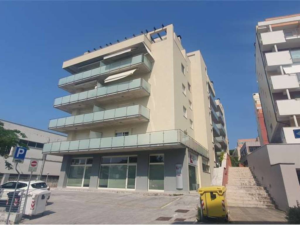 appartamento in vendita ad Ancona in zona Palombare