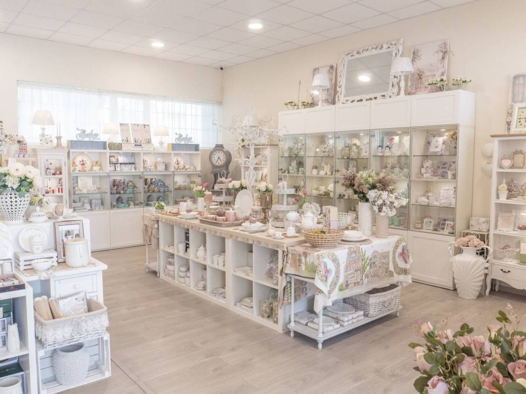 negozio in vendita ad Ancona in zona Varano