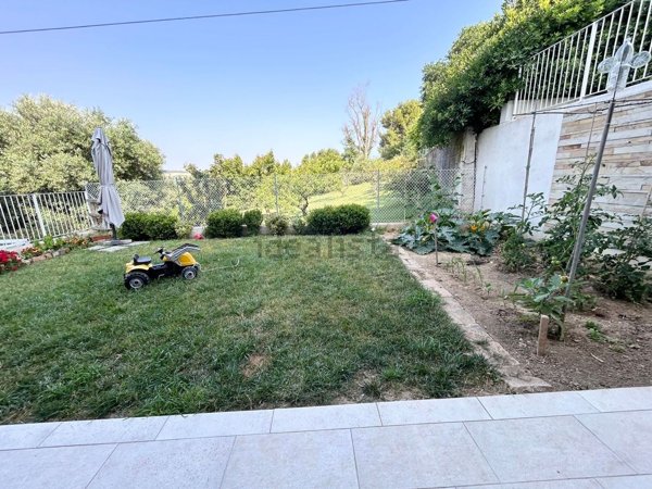 appartamento in vendita ad Ancona in zona Montedago