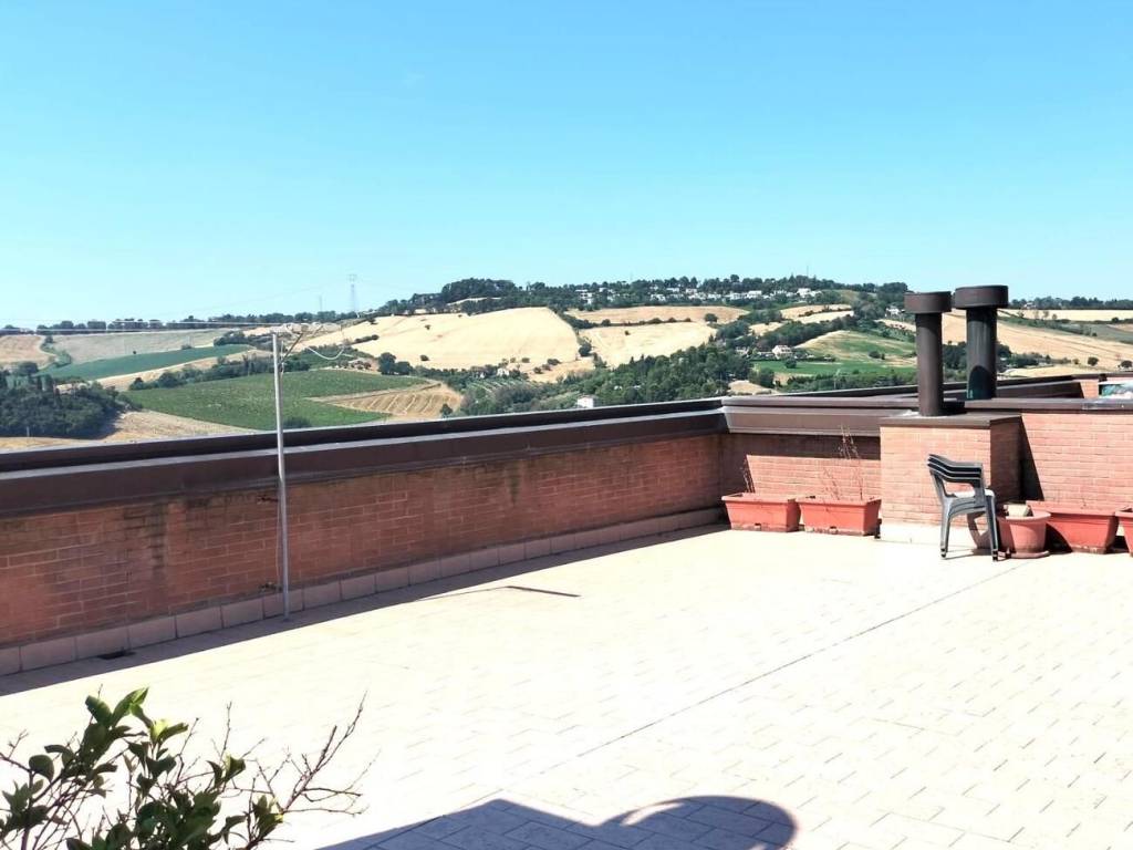 appartamento in vendita ad Ancona in zona Montedago