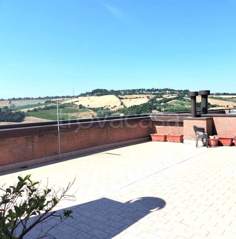 appartamento in vendita ad Ancona in zona Piano San Lazzaro