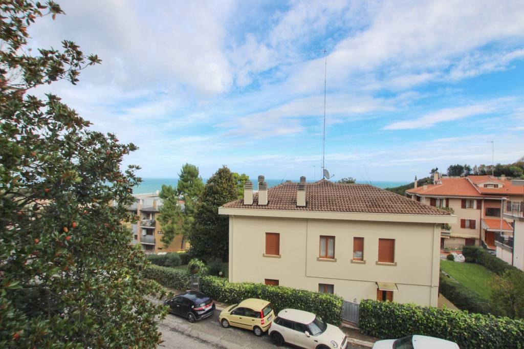 appartamento in vendita ad Ancona in zona Adriatico