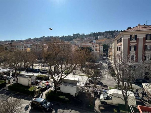 appartamento in vendita ad Ancona in zona Adriatico