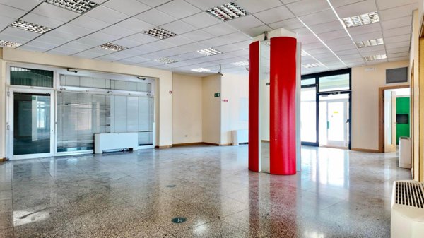 ufficio in vendita ad Ancona in zona Piano San Lazzaro