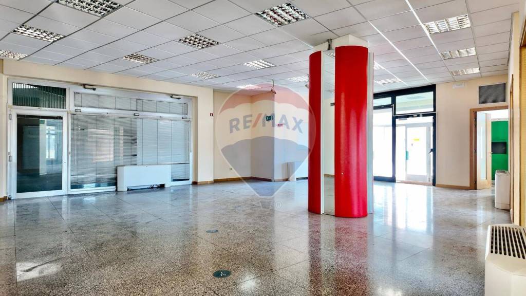 ufficio in vendita ad Ancona in zona Piano San Lazzaro