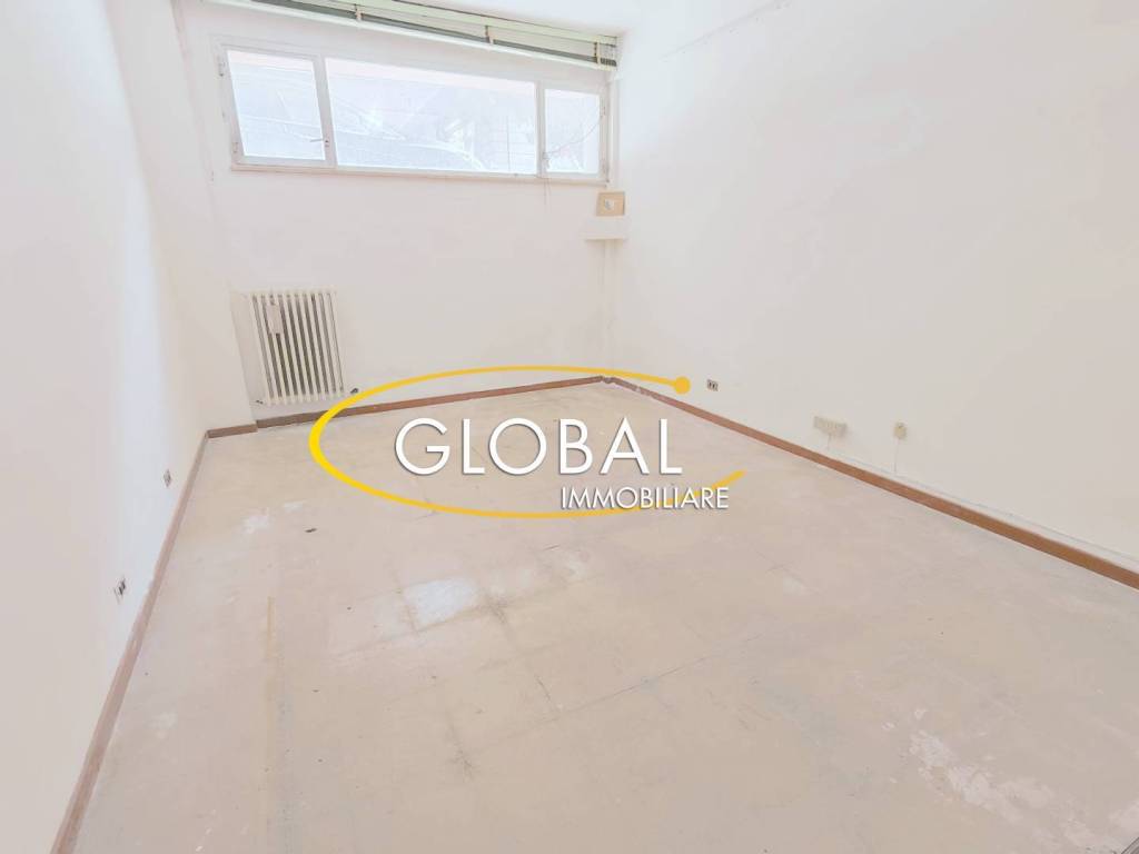 negozio in vendita ad Ancona in zona Adriatico