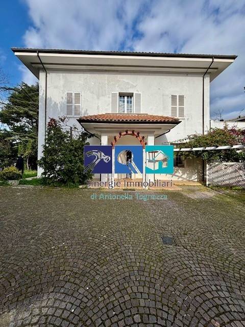 casa indipendente in vendita ad Ancona in zona Posatora