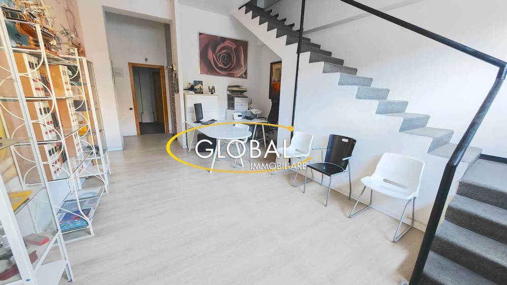 ufficio in vendita ad Ancona in zona Vallemiano