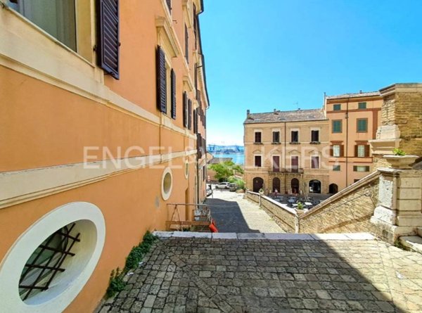 appartamento in vendita ad Ancona in zona Centro Storico