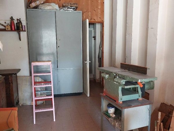 negozio in vendita ad Ancona in zona Vallemiano