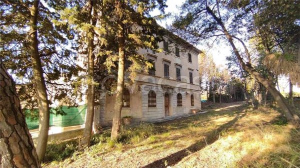 casa indipendente in vendita ad Ancona in zona Varano