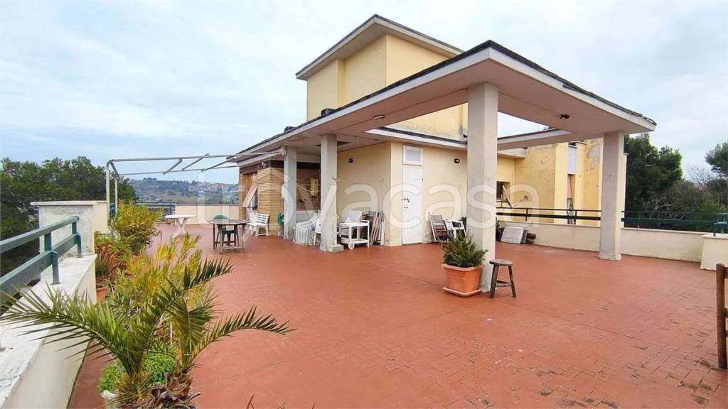 appartamento in vendita ad Ancona in zona Pietra La Croce