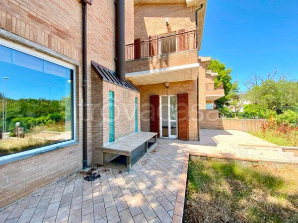casa indipendente in vendita ad Ancona in zona Pietra La Croce