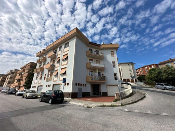 appartamento in vendita ad Ancona in zona Posatora