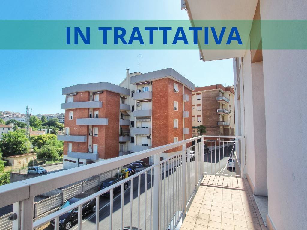 appartamento in vendita ad Ancona in zona Vallemiano