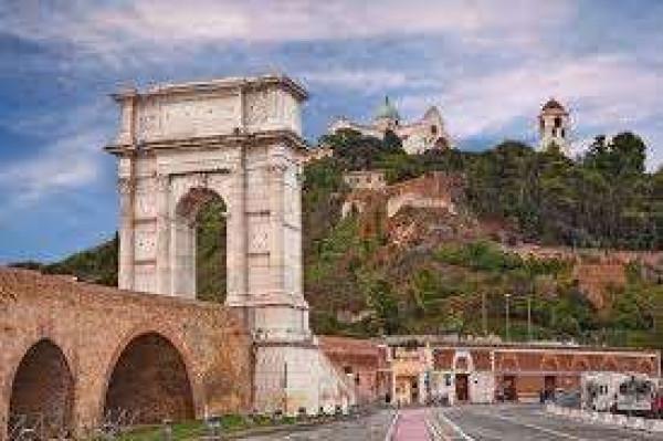 appartamento in vendita ad Ancona in zona Piano San Lazzaro