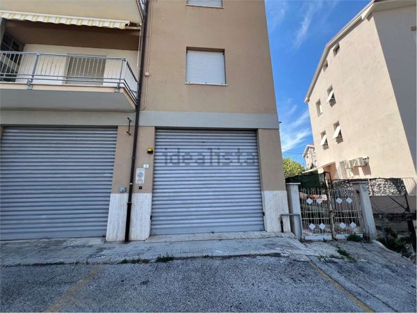 locale di sgombero in vendita ad Ancona in zona Scrima