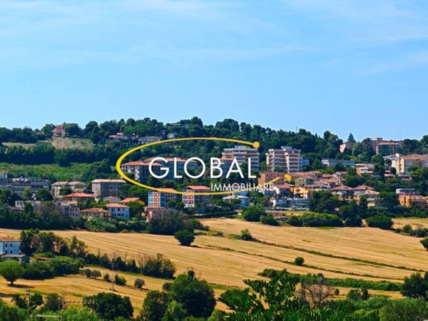 appartamento in vendita ad Ancona in zona Piano San Lazzaro