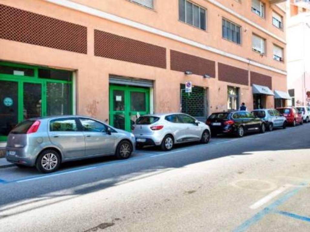 negozio in vendita ad Ancona in zona Piano San Lazzaro