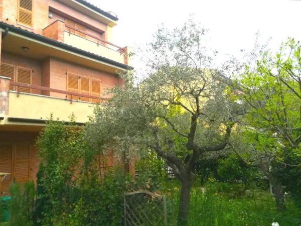casa indipendente in vendita ad Ancona in zona Piano San Lazzaro
