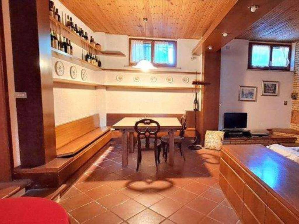 casa indipendente in vendita ad Ancona in zona Candia