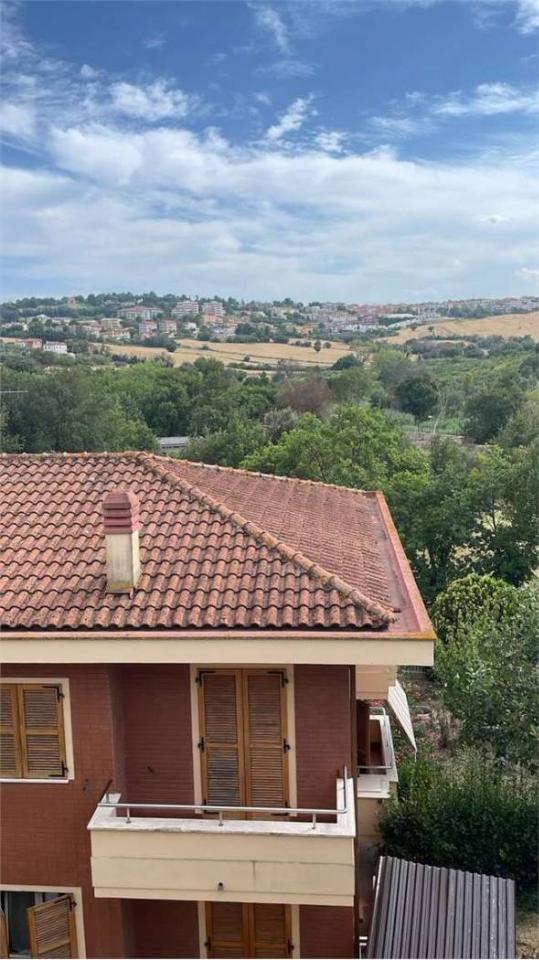 appartamento in vendita ad Ancona in zona Piano San Lazzaro