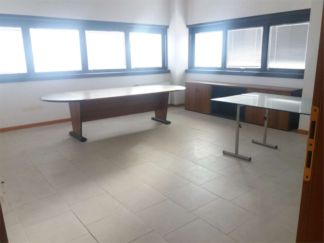 ufficio in vendita ad Ancona in zona Piano San Lazzaro
