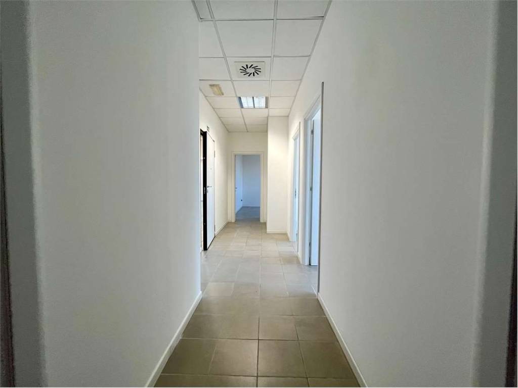 ufficio in vendita ad Ancona in zona Baraccola
