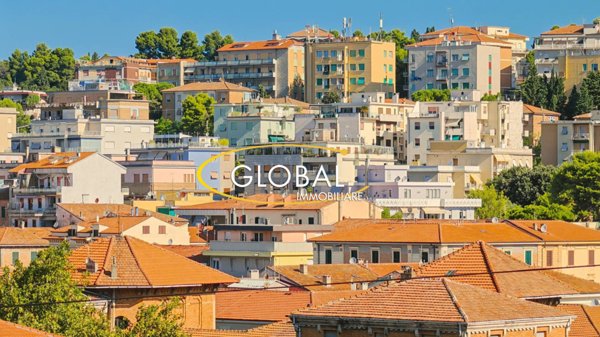 appartamento in vendita ad Ancona in zona Adriatico