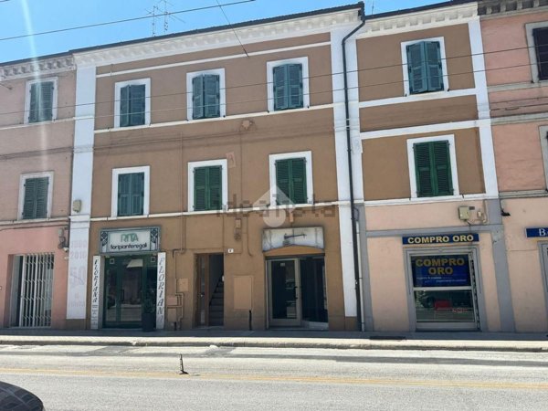 locale commerciale in vendita ad Ancona in zona Piano San Lazzaro