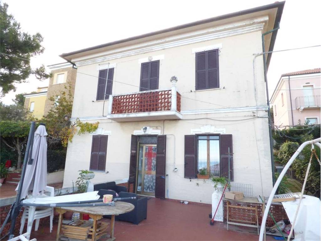 appartamento in vendita ad Ancona in zona Piano San Lazzaro