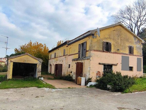 casa indipendente in vendita ad Ancona in zona Pinocchio
