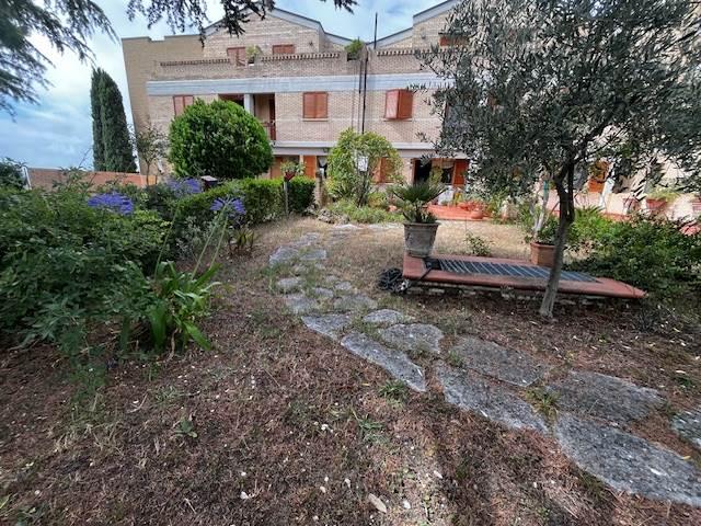 casa indipendente in vendita ad Ancona in zona Piano San Lazzaro